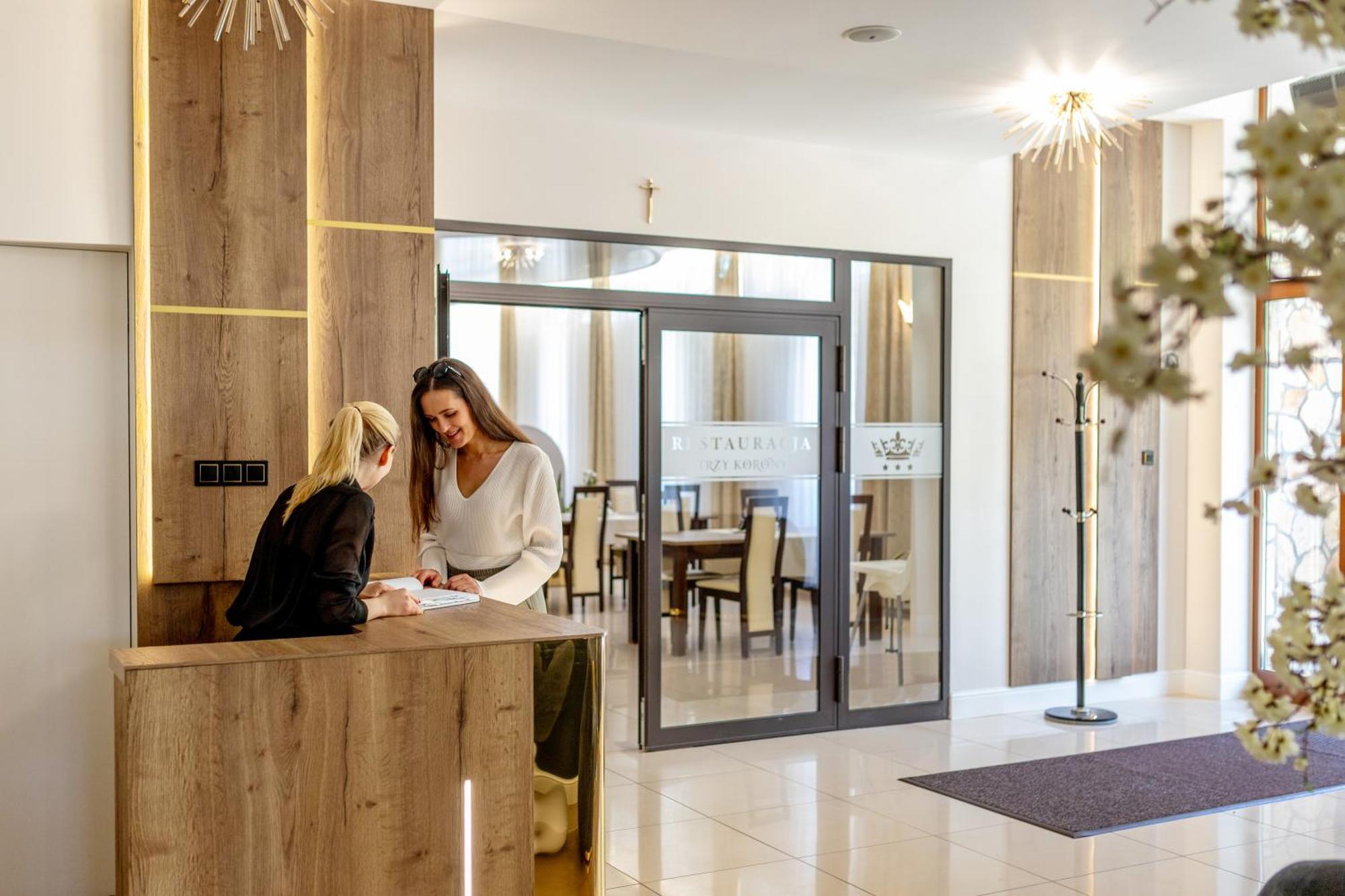 Trzy Korony Hotel Glogow Malopolski Exterior photo